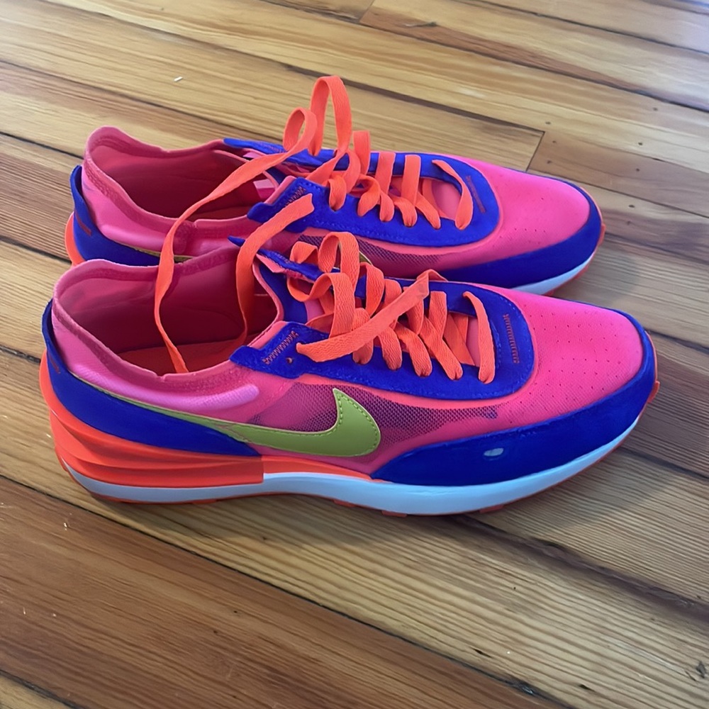 Women’s Nike Waffle Sneaker size 9.5